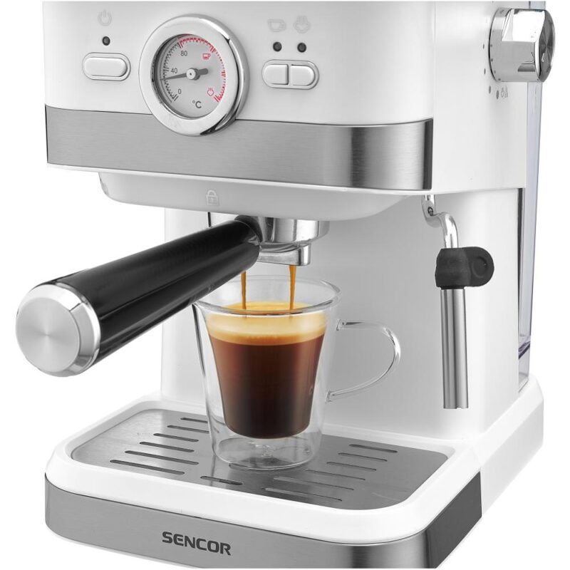 Ekspres kolbowy Sencor SES 1720WH Espresso Maker — kolba podczas parzenia