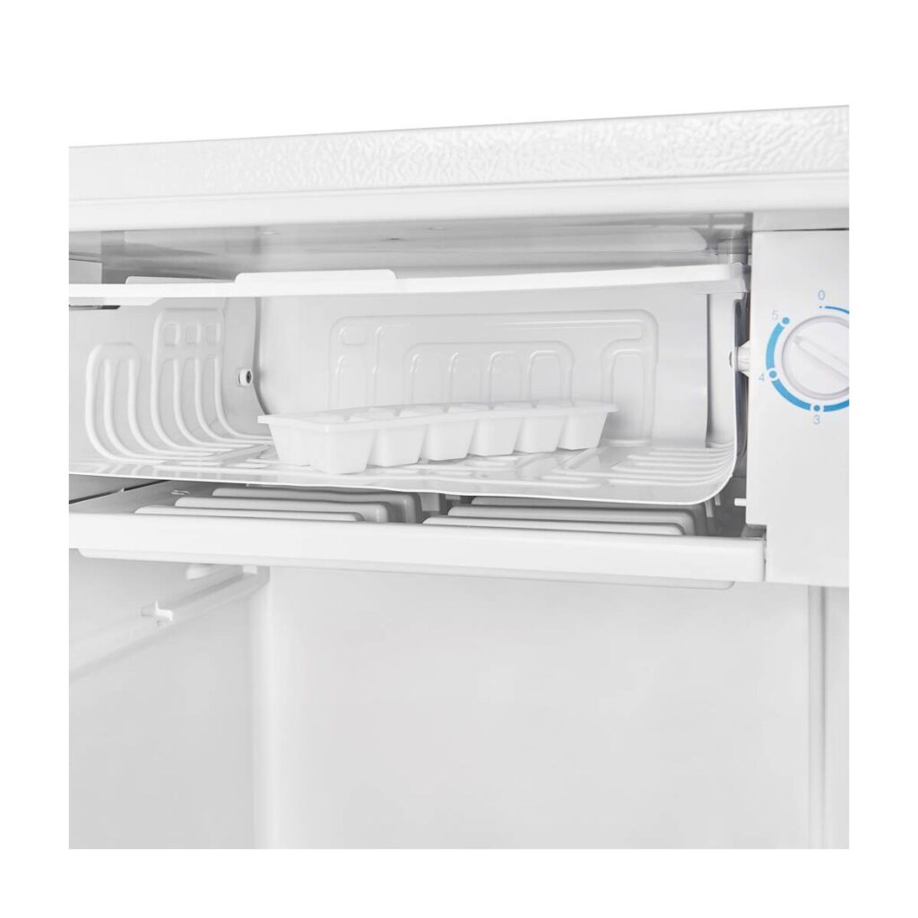 Lodówka Optimum LD-0110 Plus – komora zamrażalnika i regulator temperatury